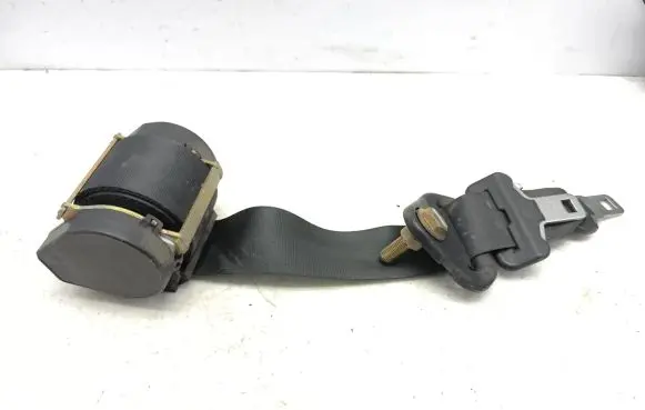 Middle seatbelt (rear)