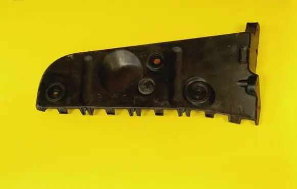 Rear bumper mounting bracket