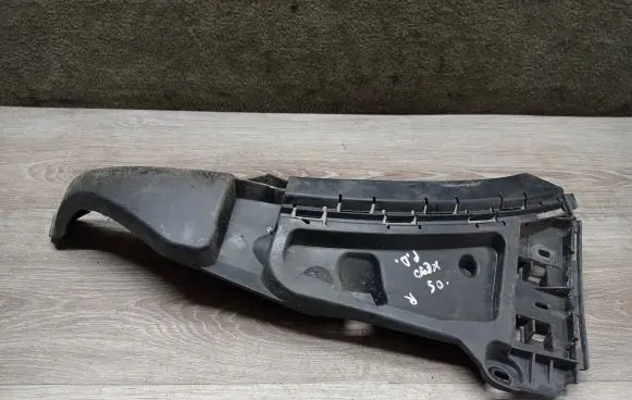 Volvo XC90 Front bumper mounting bracket 08620564