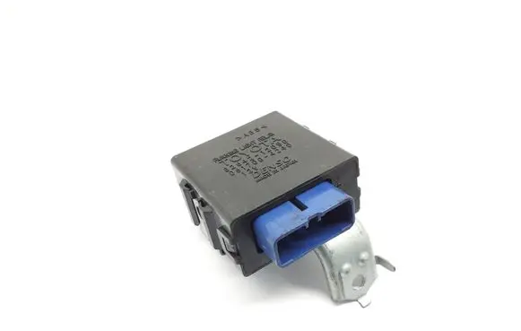 Toyota Yaris Day light relay 8264212050 0617004240