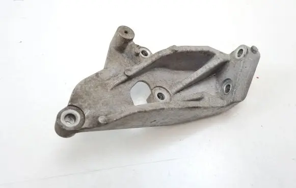 Nissan Murano Z51 Engine mounting bracket