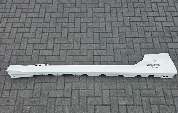 Maserati GranTurismo II Foot area side trim 670168202 A853 47189600