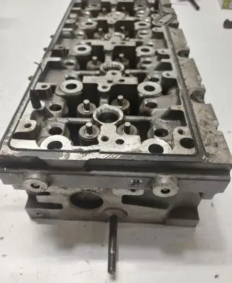 Volkswagen Touran II Engine head 04L103373E
