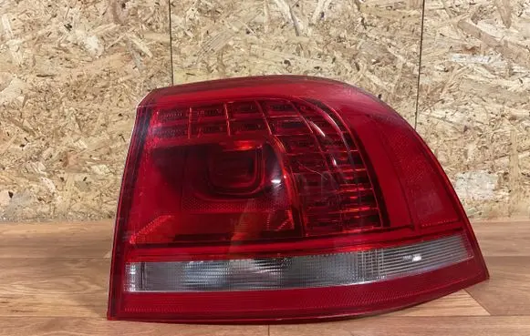 Volkswagen Touareg II Rear/tail lights 7P6945208A 90011132