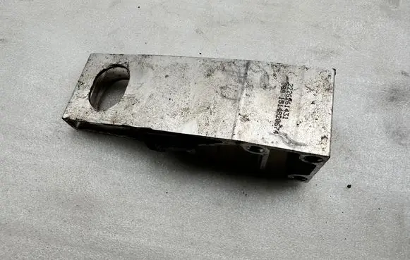 Mercedes-Benz S W222 Radiator mount bracket 2226261431 A2226261431