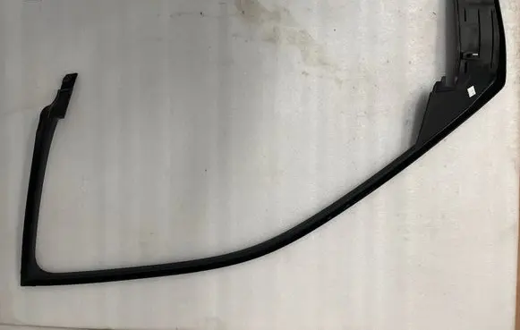 Dodge Charger Front door window/glass frame 55315139AD RE63TRMA 93785P