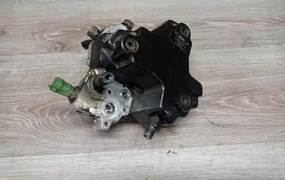 Volvo S60 Fuel injection high pressure pump 0445010111 8692521