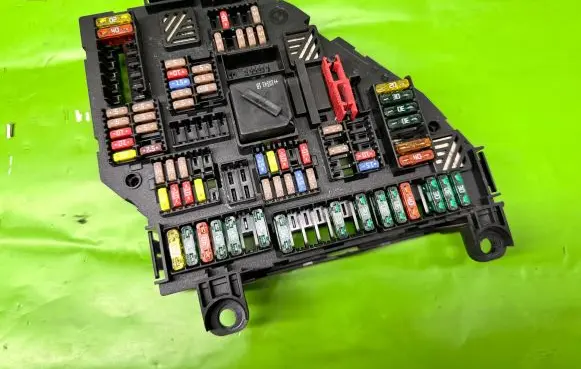BMW 5 F10 F11 Fuse module 9234423 217033452F 00907027