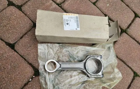 Opel Insignia B Connecting rod/conrod 55498419-