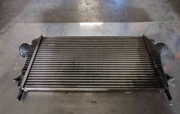 Opel Insignia A Intercooler air channel guide 13241751