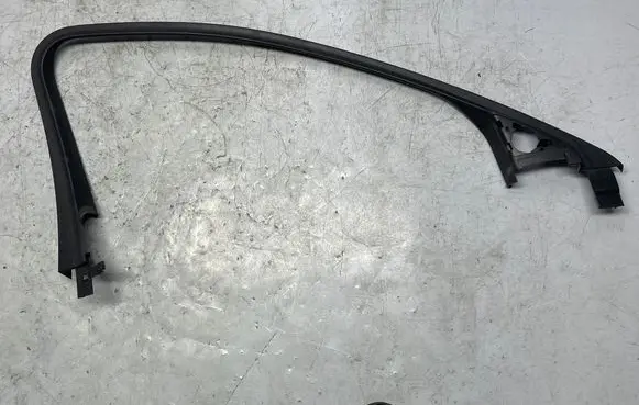 Opel Insignia B Front door glass trim molding 39144812