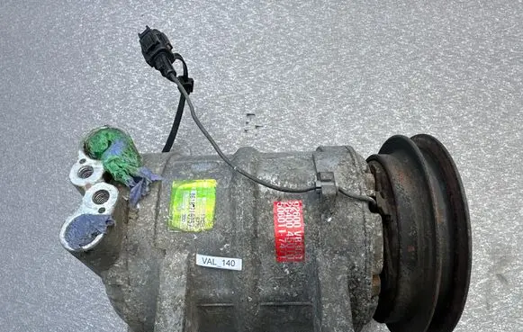 Nissan Patrol Y61 Air conditioning (A/C) compressor (pump) 92600VB300