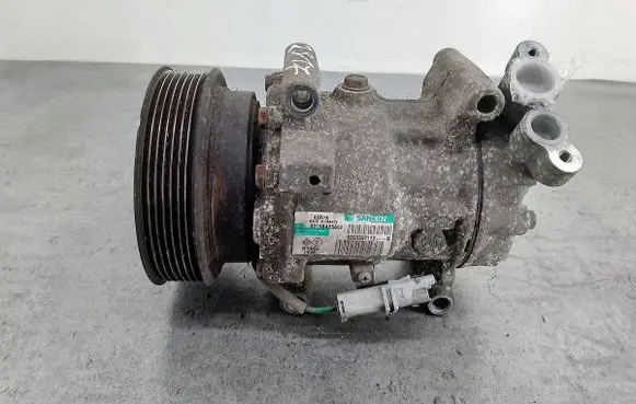 Renault Clio III Air conditioning (A/C) compressor (pump) 8200357173BSD6V12
