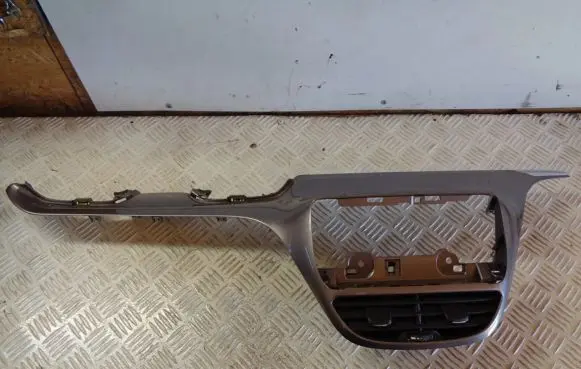 Peugeot 2008 I Dashboard center trim panel 9673880077