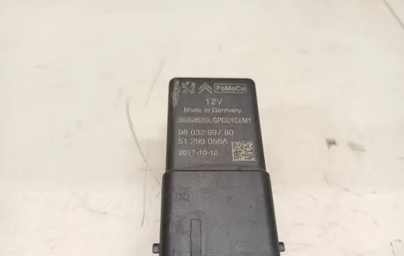 Peugeot 3008 II Glow plug pre-heat relay 9803299780 1872379 51299058A