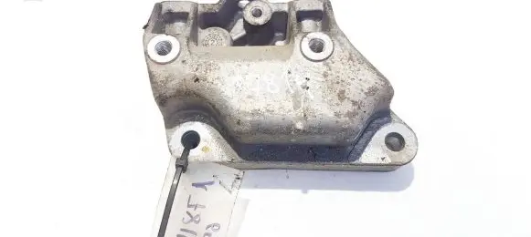 Skoda Octavia Mk2 (1Z) Engine mounting bracket 1k0199111e