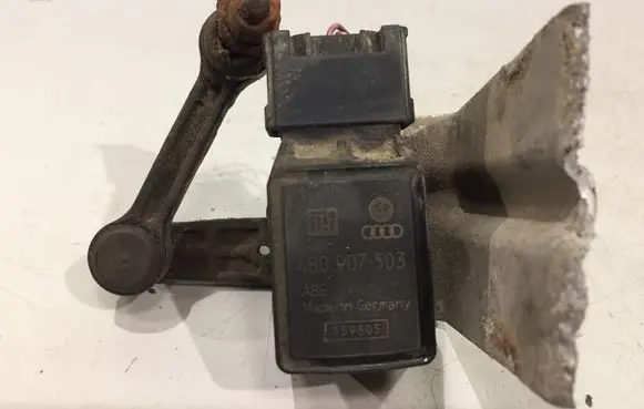 Headlight/headlamp level sensor