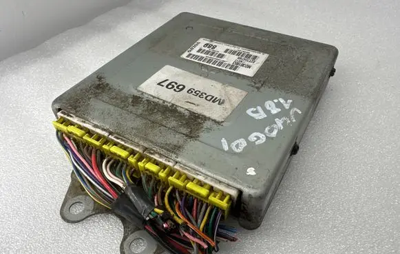 Volvo S40, V40 Engine control unit/module ECU MD359697 E2T70474H MD361853