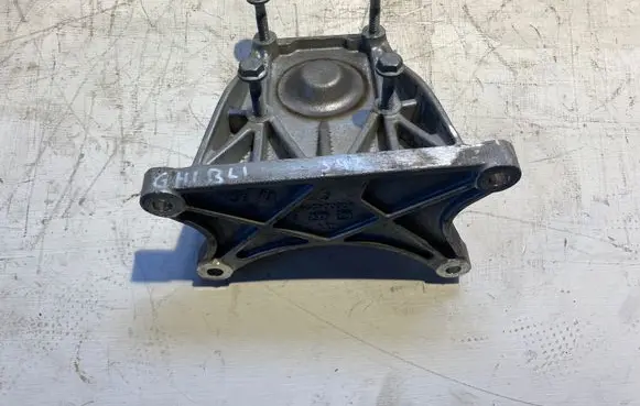 Maserati Ghibli Gearbox mounting bracket 670004299