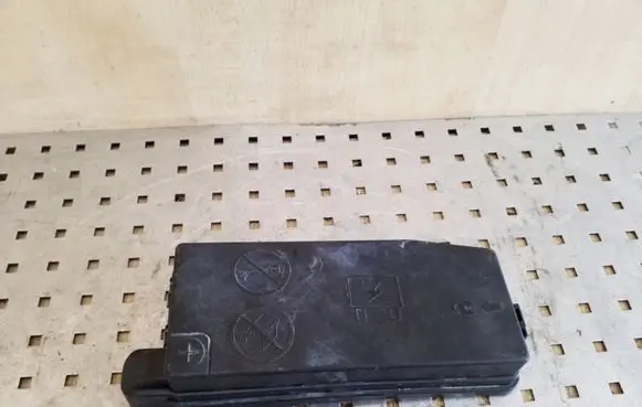 Chevrolet Captiva Fuse box cover