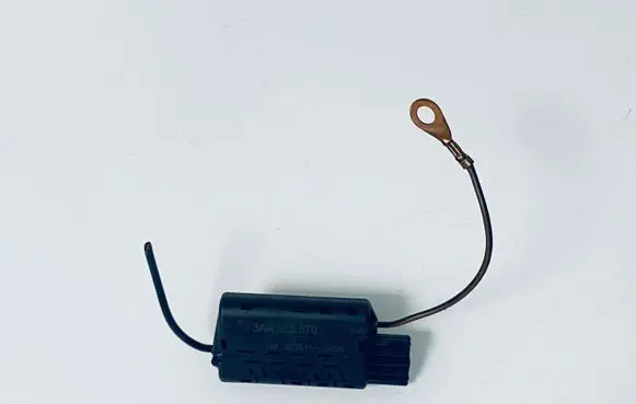 Volkswagen PASSAT B7 USA Aerial antenna amplifier 3AA035570