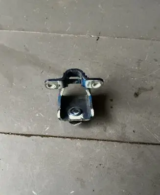 Tailgate/trunk/boot hinge