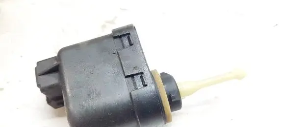 Headlight level adjustment motor