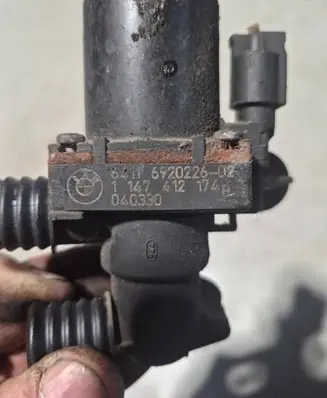 BMW 5 E60 E61 Coolant heater control valve 114741214 6411692022602