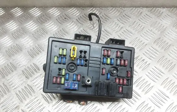 Chevrolet Captiva Fuse module 96821082
