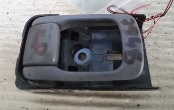 Nissan Serena Front door interior handle