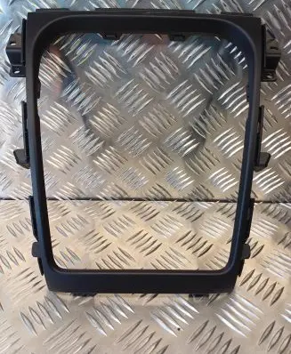 Radio/GPS head unit trim