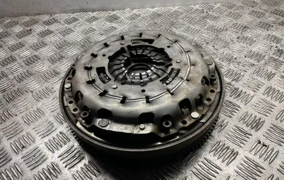 BMW 1 E81 E87 Clutch set kit 1240589 4150477 3230787