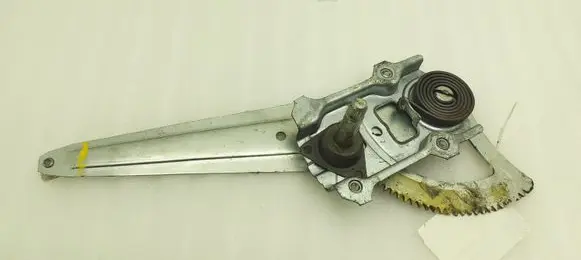 Rear door manual window regulator