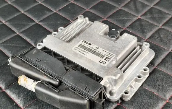 Honda CR-V Engine control unit/module 0281013633 37820R06E16 1039S23785