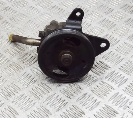 Nissan NP300 Power steering pump