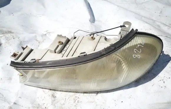 Ford Mondeo MK II Headlight/headlamp 1305235440