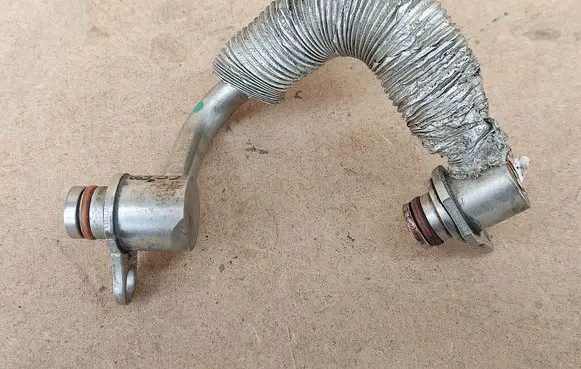 Coolant pipe/hose