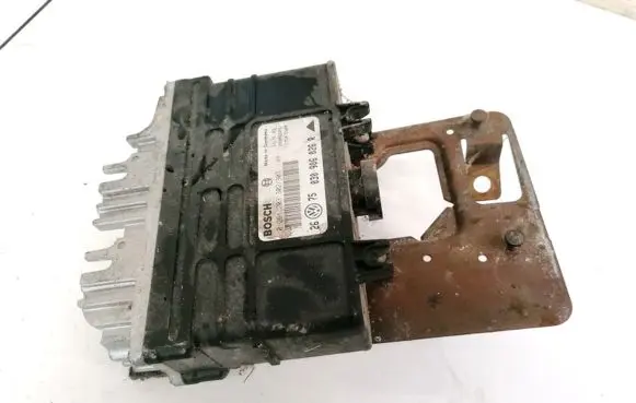 Volkswagen Golf III Engine control unit/module 0261203302 0261203303