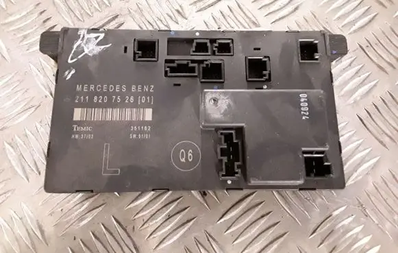 Mercedes-Benz E W211 Door control unit/module 2118207526