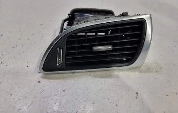 Audi A6 S6 C7 4G Dashboard side air vent grill/cover trim 4G1820902