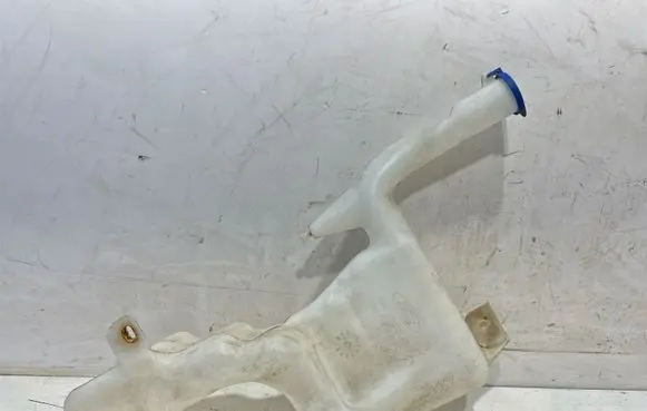Ford Fiesta Windshield washer fluid reservoir/tank 8A6117B613AE