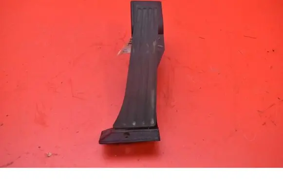 Accelerator throttle pedal