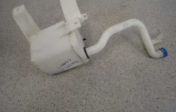 Suzuki Swift Cultus Windshield washer fluid reservoir/tank 