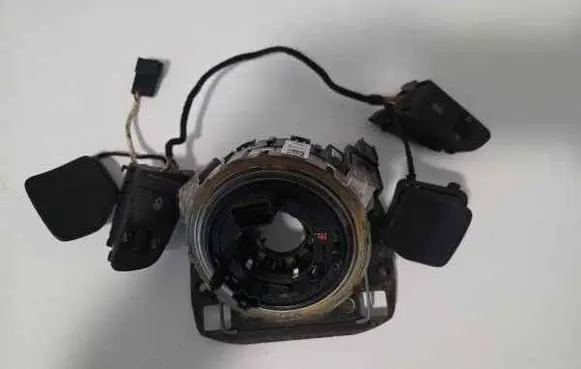 Steering wheel buttons/switches