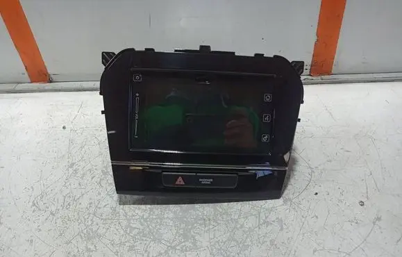Suzuki Vitara (LY) Radio/CD/DVD/GPS head unit 3992054PJ9