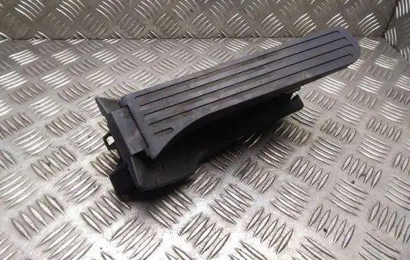 Volkswagen Touran I Accelerator throttle pedal 65104100