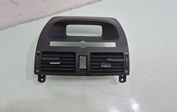 Toyota Avensis T250 Dash center air vent grill 