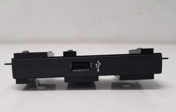 Volkswagen Golf Sportsvan USB socket connector 5Q0035726J 5TA863324A