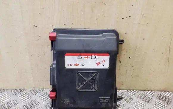 Peugeot 308 Fuse box cover 9803986980
