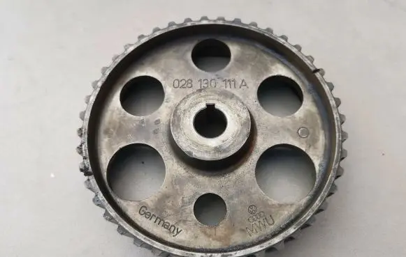 Audi 80 90 S2 B4 Fuel pump gear (pulley) 028130111A